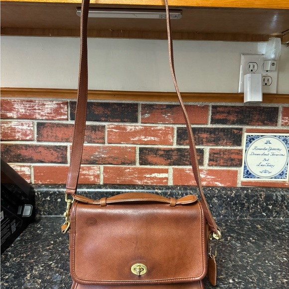 Vintage Coach Court Bag – Style No. 9870 – British Tan – Glove-Tanned Leather - Picture 1 of 12